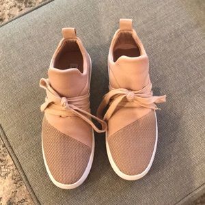 Steve Madden Lancer Sneakers In Blush